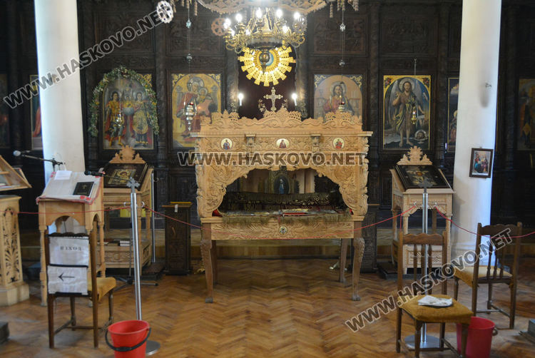 Поклонение пред Светата плащеница при извънредни мерки