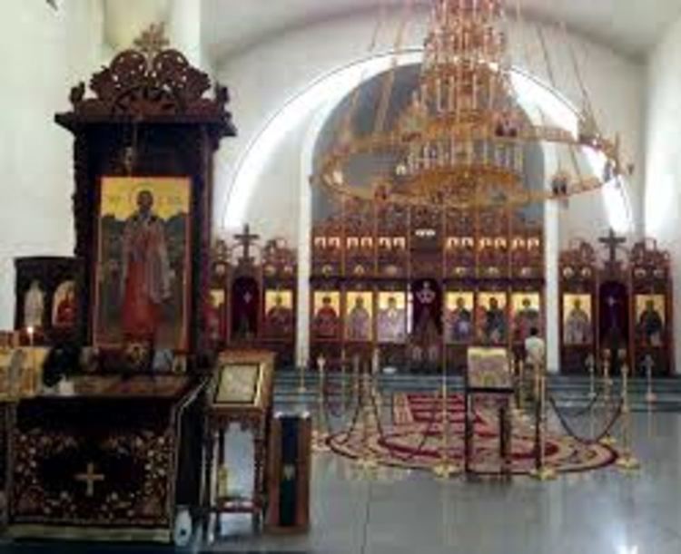 Смолянчани предпочетоха да се молят в домовете си. Пред църквите нямаше струпвания на хора