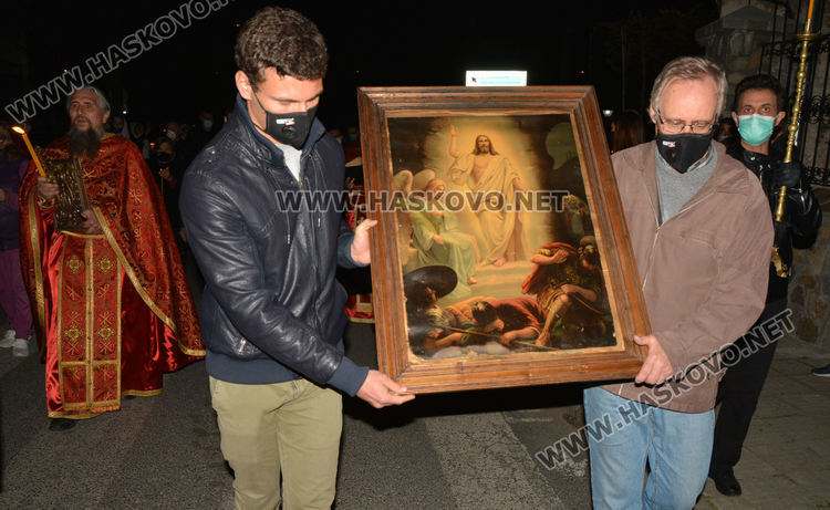 Честито Възкресение Христово! Десетки хасковлии дойдоха до храмовете