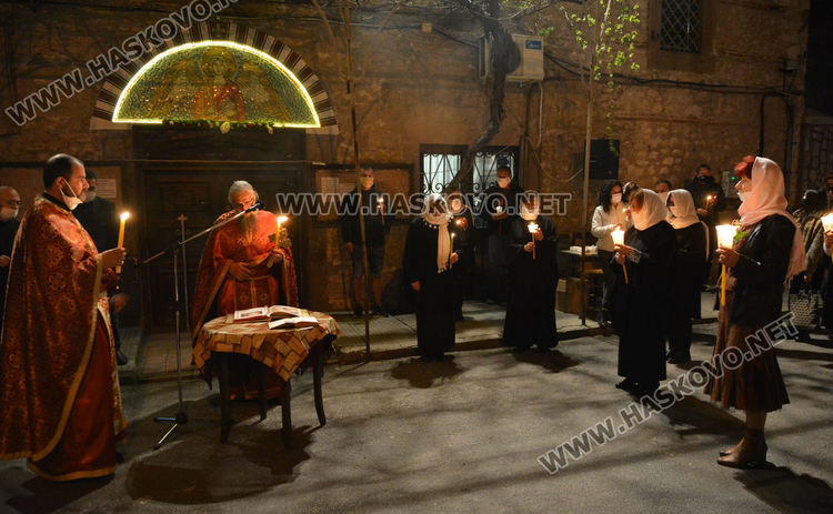 Честито Възкресение Христово! Десетки хасковлии дойдоха до храмовете