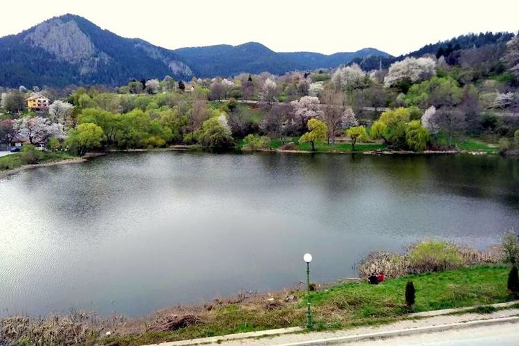 Понеделник все още с пролетни температури, от утре зимата се завръща