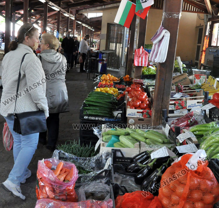 Зеленчуковият пазар в Хасково заработи отново