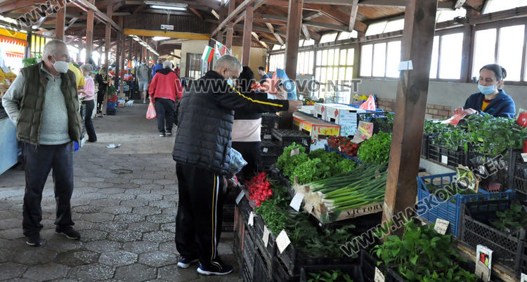Зеленчуковият пазар в Хасково заработи отново