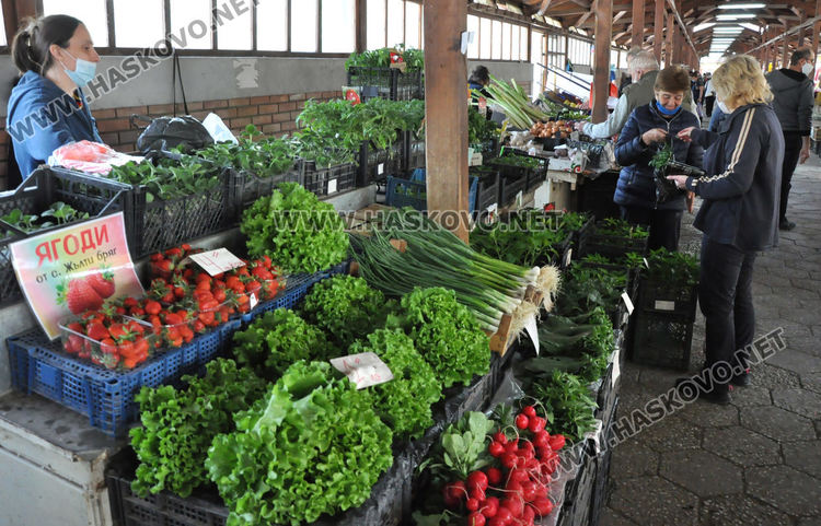 Зеленчуковият пазар в Хасково заработи отново