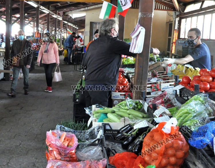 Зеленчуковият пазар в Хасково заработи отново