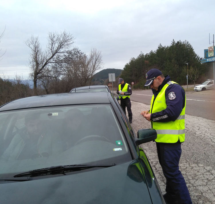 Върнаха 613 автомобила по празниците на КПП-тата на Кърджали