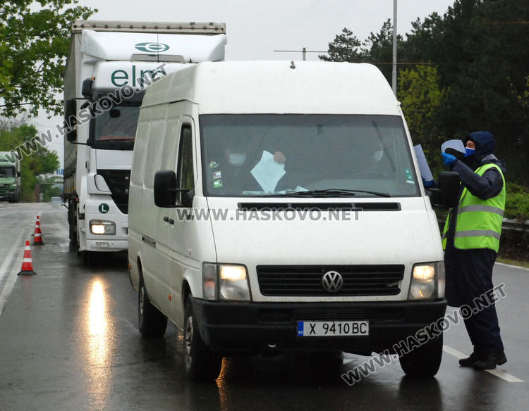 Рекордни опашки на КПП-тата в Хасково в първия работен ден