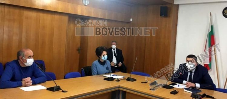 Данни за емидемиологичната обстановка на територията на Смолян и областта към 21 април, бяха изнесени на брифинг, в който участваха областният управител Недялко Славов, шефът на РЗИ д-р Мими Кубатева и директорът на ОДМВР Смолян ст. Комисар Николай Димов