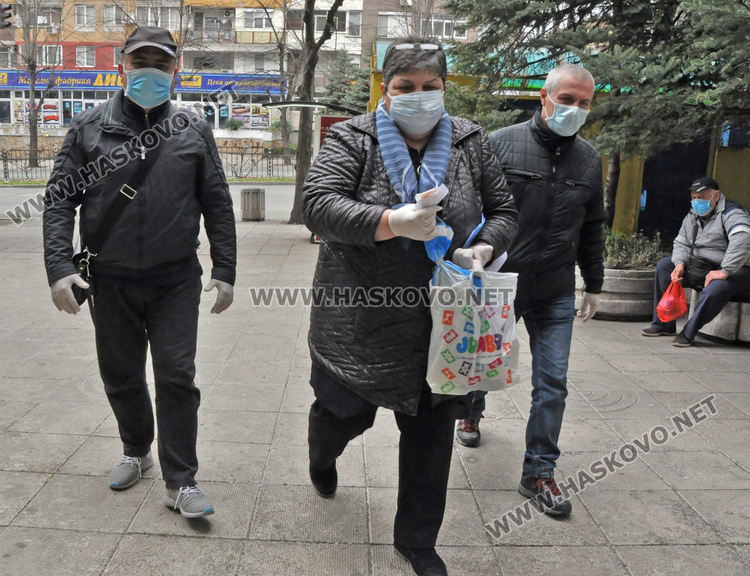 86 доставки на храна и лекарства до жилища в Хасково