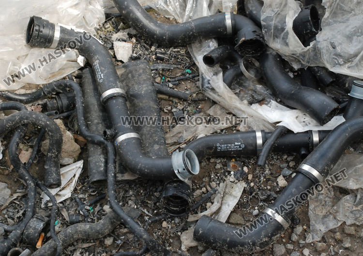 По 7000 лева глоби за двама, засечени на камери да изхвърлят маркучи в ТЕЦ-а