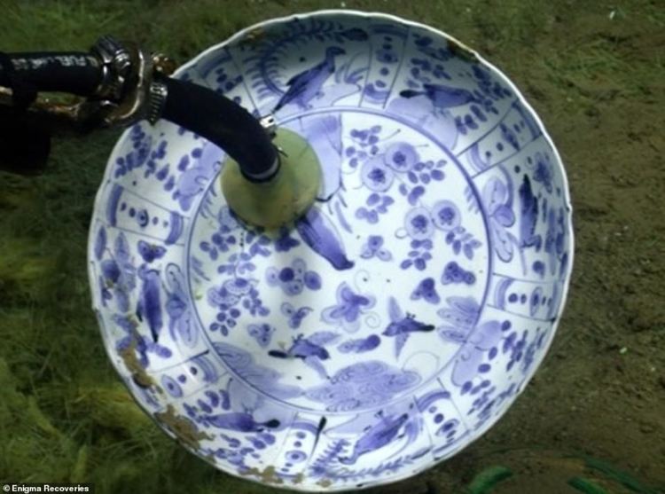 Откриха 12 кораба от 17-ти век пълни с китайски порцелан и италиански чайници