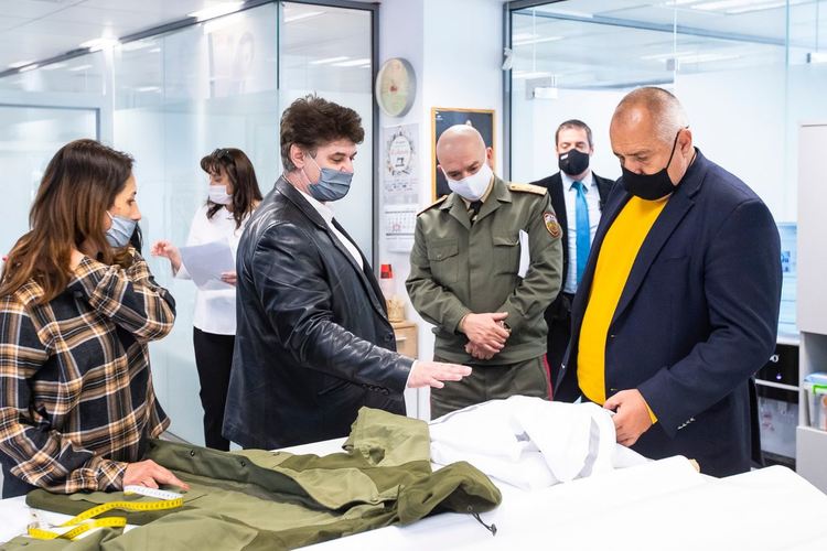 Наша фабрика произвежда по 2000 защитни облекла ежедневно