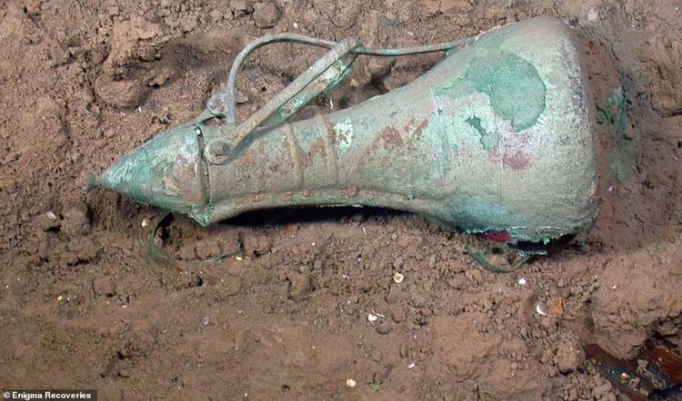 Откриха 12 кораба от 17-ти век пълни с китайски порцелан и италиански чайници