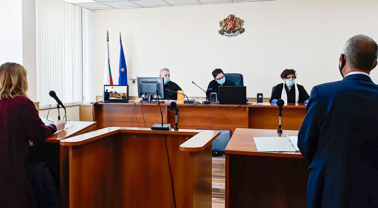 Оставиха в ареста мъж, скрил 2.840 кг марихуана в акумулатори