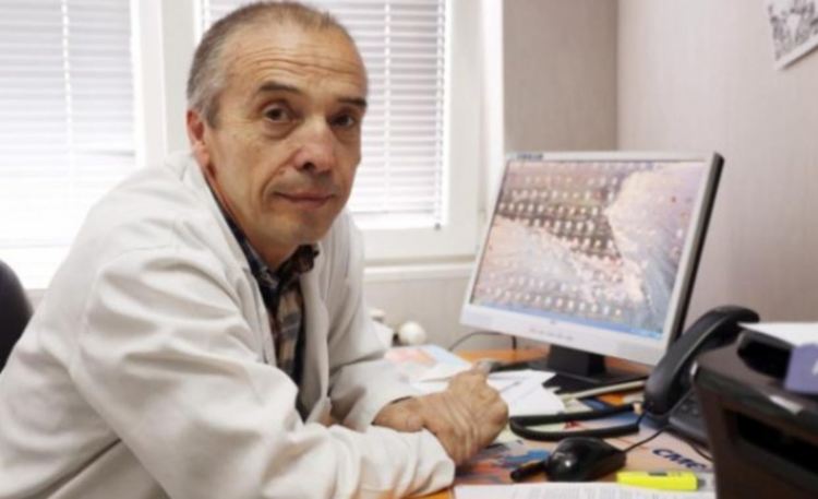 Доц. Мангъров: Пик на коронавируса у нас няма да се случи