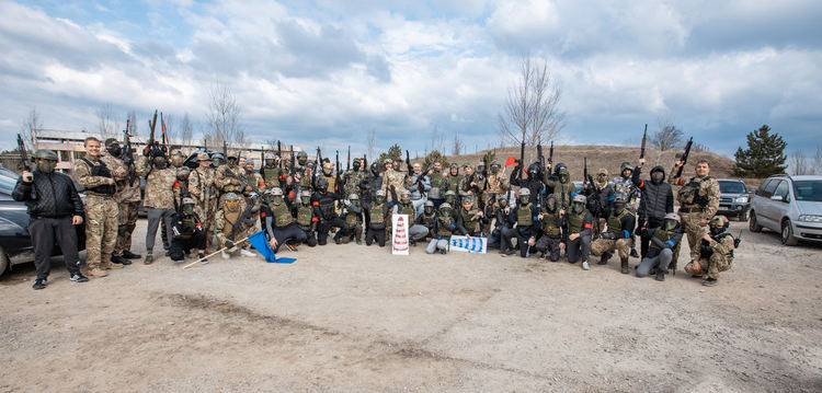 Снимката е от игрова ситуация преди разпространението на коронавируса