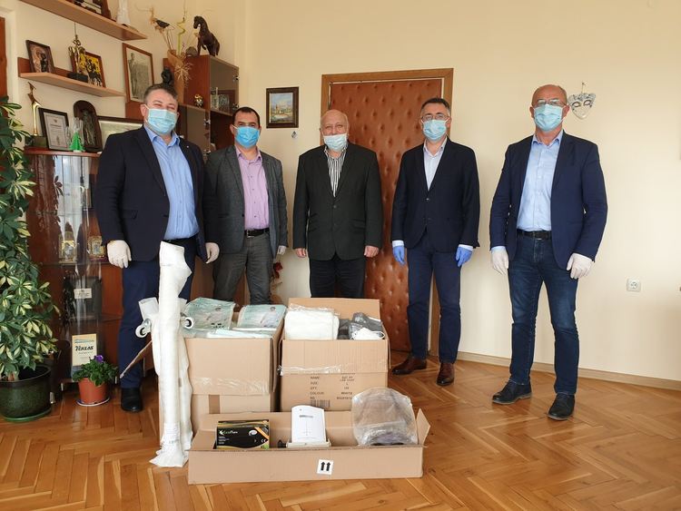 Кметът на Кърджали и общинските съветници от ДПС направиха дарение за 5000 лв.