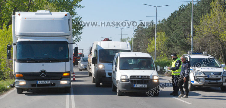 Сигнал: По-малко проверяващи на КПП-тата, образуват се опашки