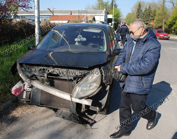 Употребил алкохол водач на лек автомобил се заби в багер на "Екопрогрес"