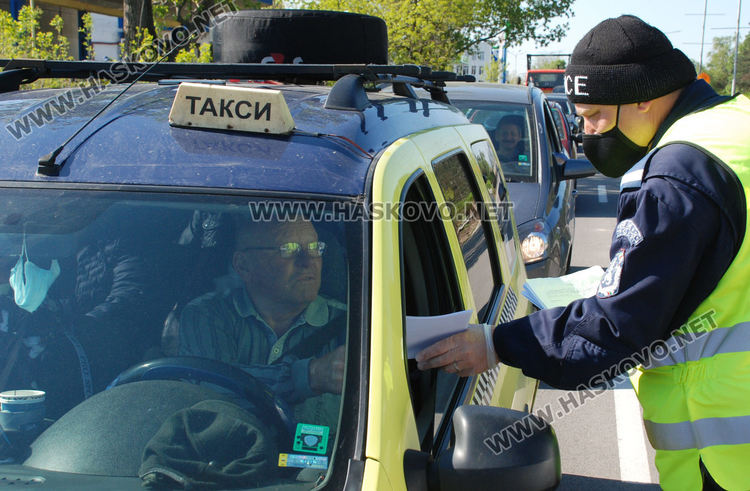 Сигнал: По-малко проверяващи на КПП-тата, образуват се опашки