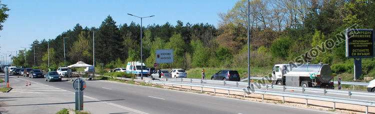 Сигнал: По-малко проверяващи на КПП-тата, образуват се опашки