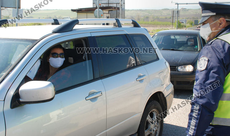 Сигнал: По-малко проверяващи на КПП-тата, образуват се опашки