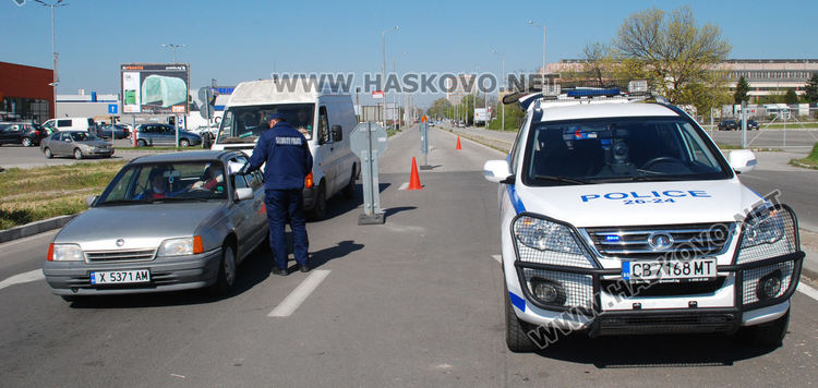 Сигнал: По-малко проверяващи на КПП-тата, образуват се опашки