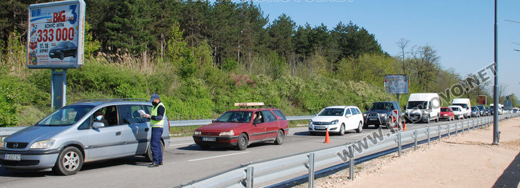 Сигнал: По-малко проверяващи на КПП-тата, образуват се опашки