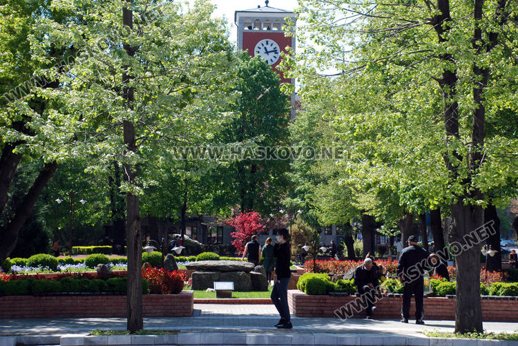Общински служители и доброволци ще следят за реда в парковете в Хасково