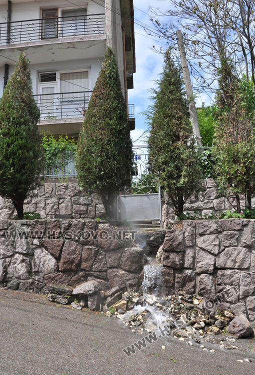 ВиК отстранява теч на улица "Веслец" в Хасково