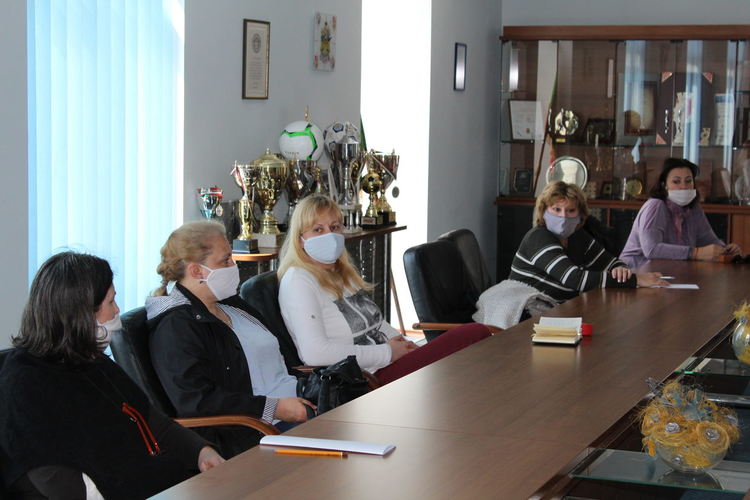 Учителките от градините започват дистанционна работа, не им се полага служебен отпуск