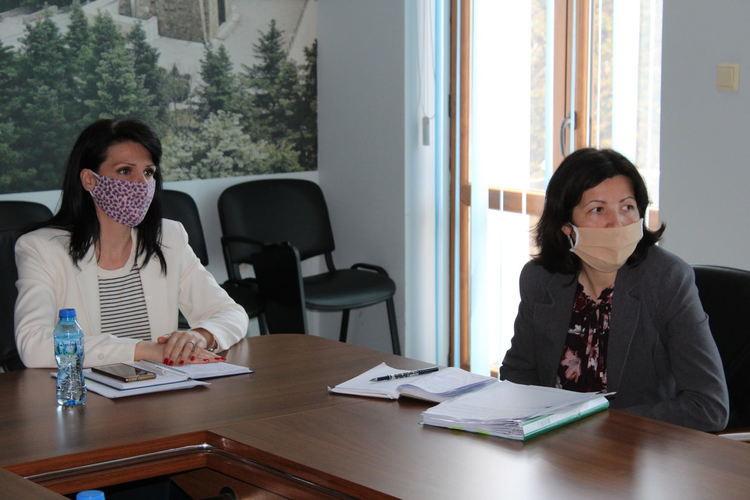 Учителките от градините започват дистанционна работа, не им се полага служебен отпуск