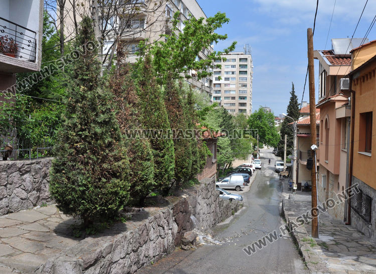 ВиК отстранява теч на улица "Веслец" в Хасково