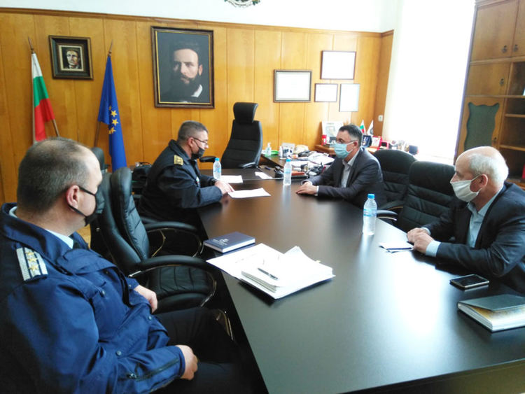 Директорът на ОДМВР и кметът на община Кърджали проведоха работна среща за отварянето на парковете за граждани 