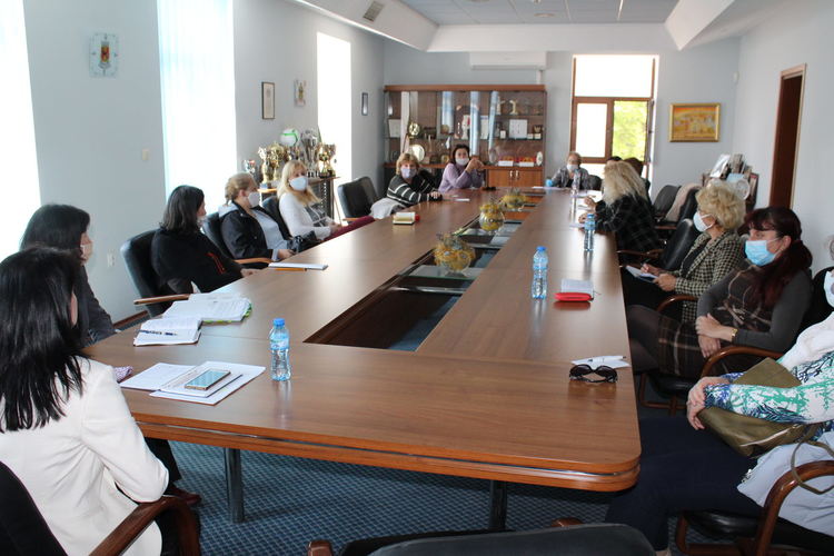 Учителките от градините започват дистанционна работа, не им се полага служебен отпуск