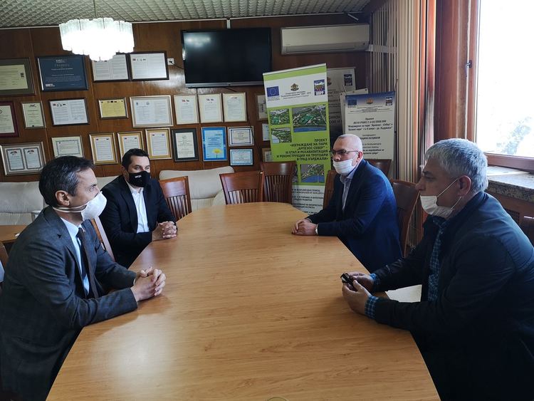 Турция дари на общината 100 бр. предпазни костюми