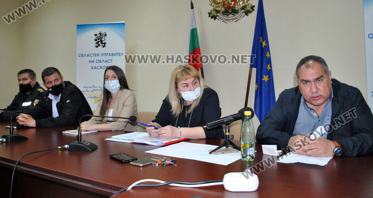 Д-р Георги Гелов (вдясно)