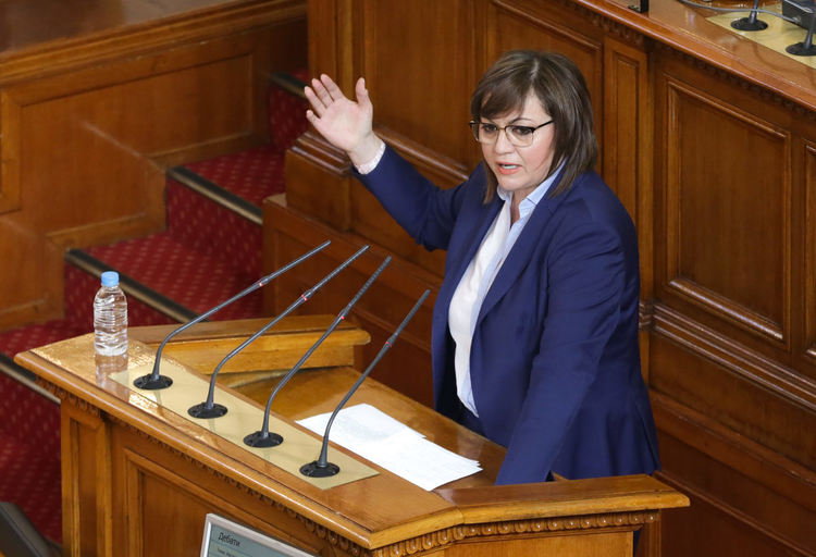 Нинова съобщи новината: Няма план за излизане от кризата