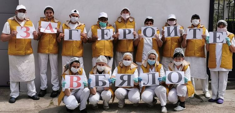 Димитровградска фирма дари сърца от халва за медиците на първа линия