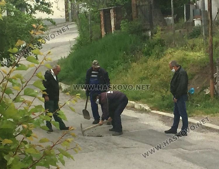 Клон в пропадане на пътя пази колите от ПТП, ВиК отстраниха проблема