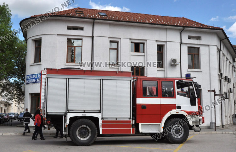 С две пожарни доставиха защитни средства за лечебните заведения в Хасково