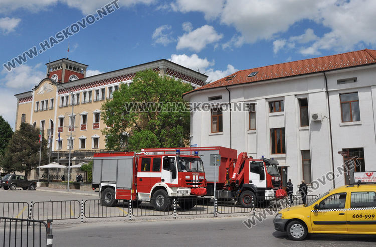 С две пожарни доставиха защитни средства за лечебните заведения в Хасково