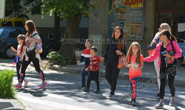 Хубавото време изкара навън велосипедисти и майки с деца