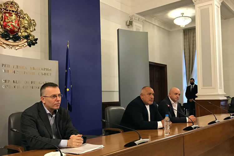 Излекуван лекар почина от COVID-19, установените случaи са 1611 (видео)