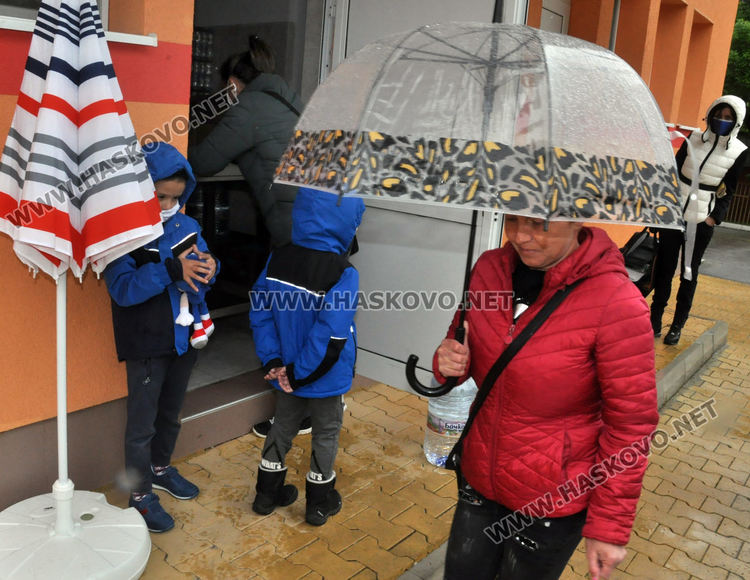 В Хасково започна раздаване на продуктите по схемите "плод" и "мляко"