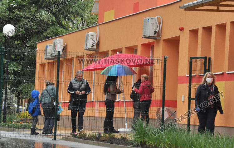 В Хасково започна раздаване на продуктите по схемите "плод" и "мляко"