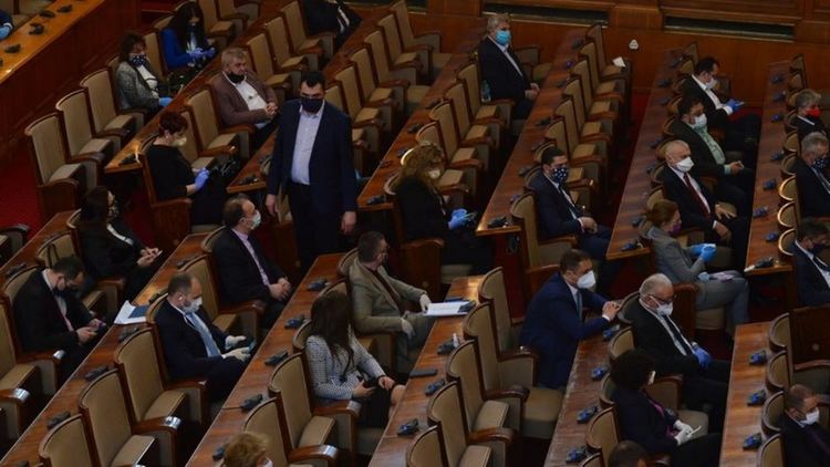 За извънредното положение депутатите все пак ще получат пари