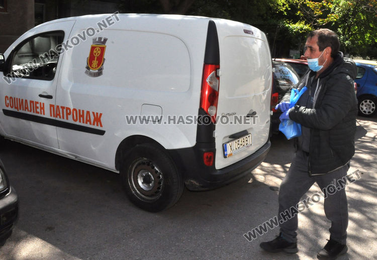 200 нуждаещи се от Хасково получават „Топъл обяд у дома“ (видео)