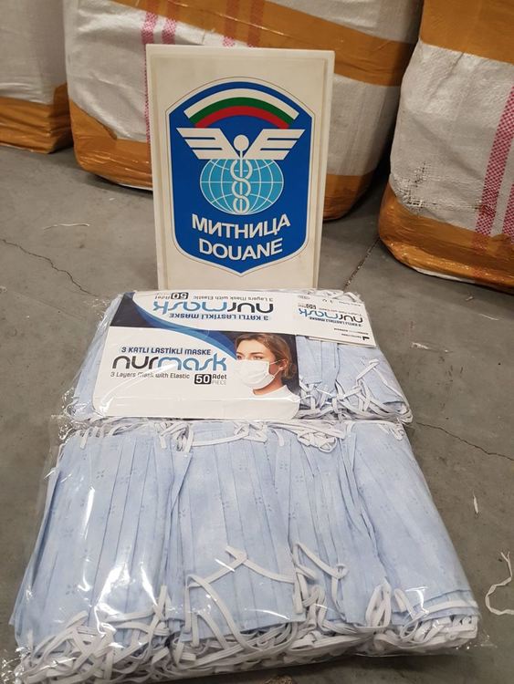 Задържаха контрабанда от половин милион защитни маски