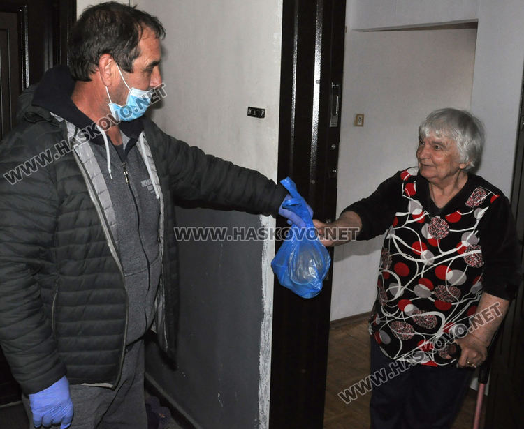 200 нуждаещи се от Хасково получават „Топъл обяд у дома“ (видео)